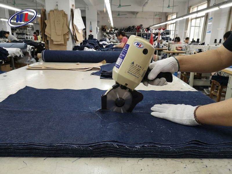 chon may cat vaui cam tay Máy cắt vải cầm tay