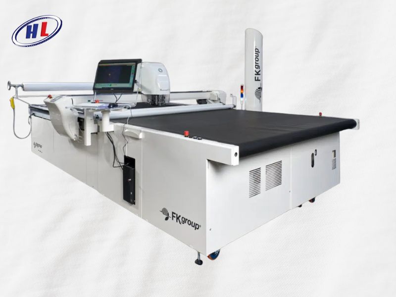 Máy cắt vải tự động của Universal (Ý)