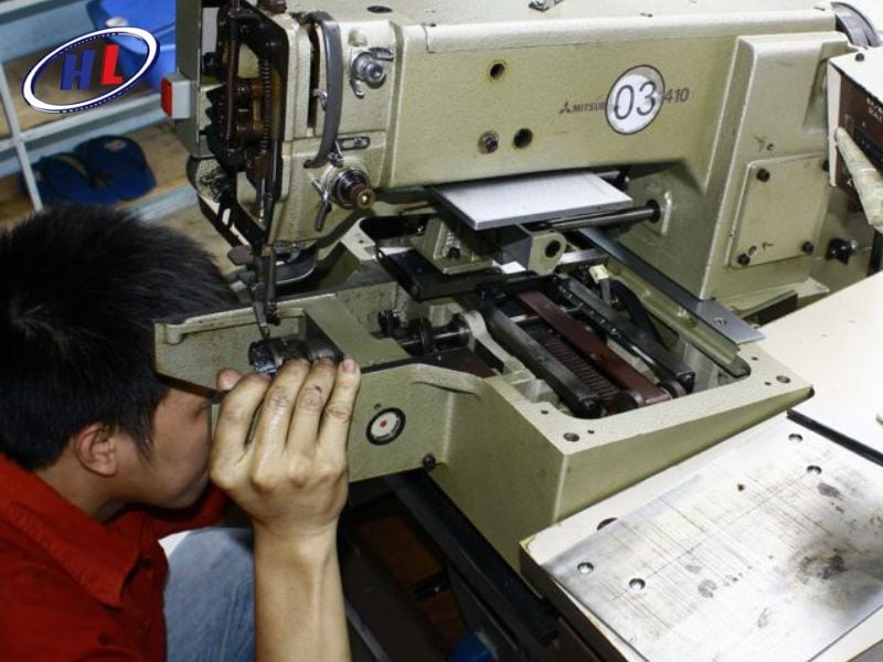 sua loi may may khet Liên hệ đội ngũ kỹ thuật Điện Máy Tổng Hợp Miền Nam nếu máy may có mùi khét