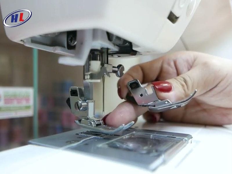 lap chan vit may may gia dinh Hướng dẫn lắp chân vịt máy may gia đình