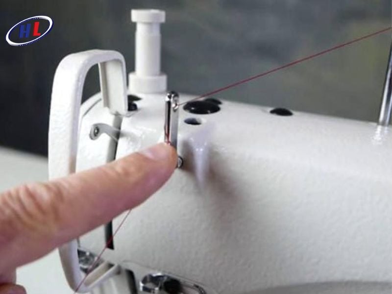 xo chi may may gia dinh Quy trình xỏ chỉ trên và chỉ dưới máy may gia đình