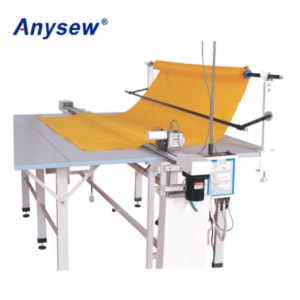 Máy cắt vải đầu bàn là loại máy có kích thước trung bình, được đặt trên một bàn để sử dụng