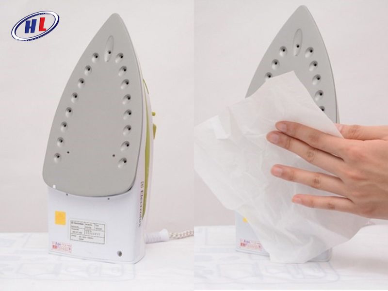 Vệ sinh bàn ủi định kỳ