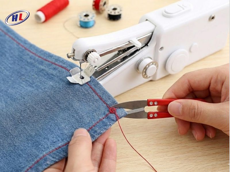 khoa duong may cam tay Hoàn thiện và khóa đường may