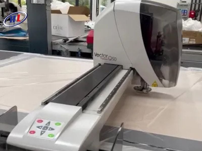 Máy cắt vải công nghiệp được ứng dụng đa dạng trong nhiều ngành