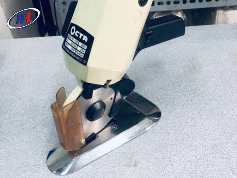 Máy cắt vải cầm tay Octa