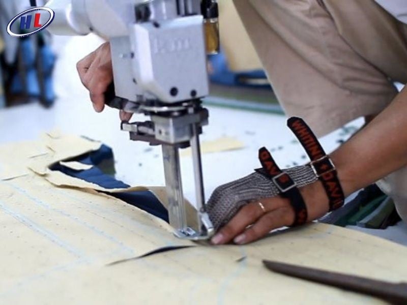 van hanh may cat vai dung an toan Vận hành máy cắt vải đứng an toàn